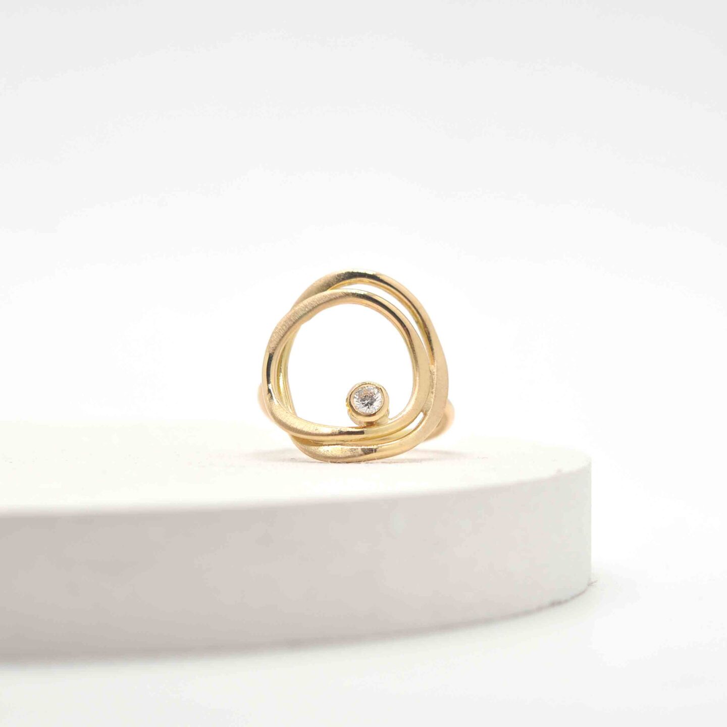 Organische ring met briljant