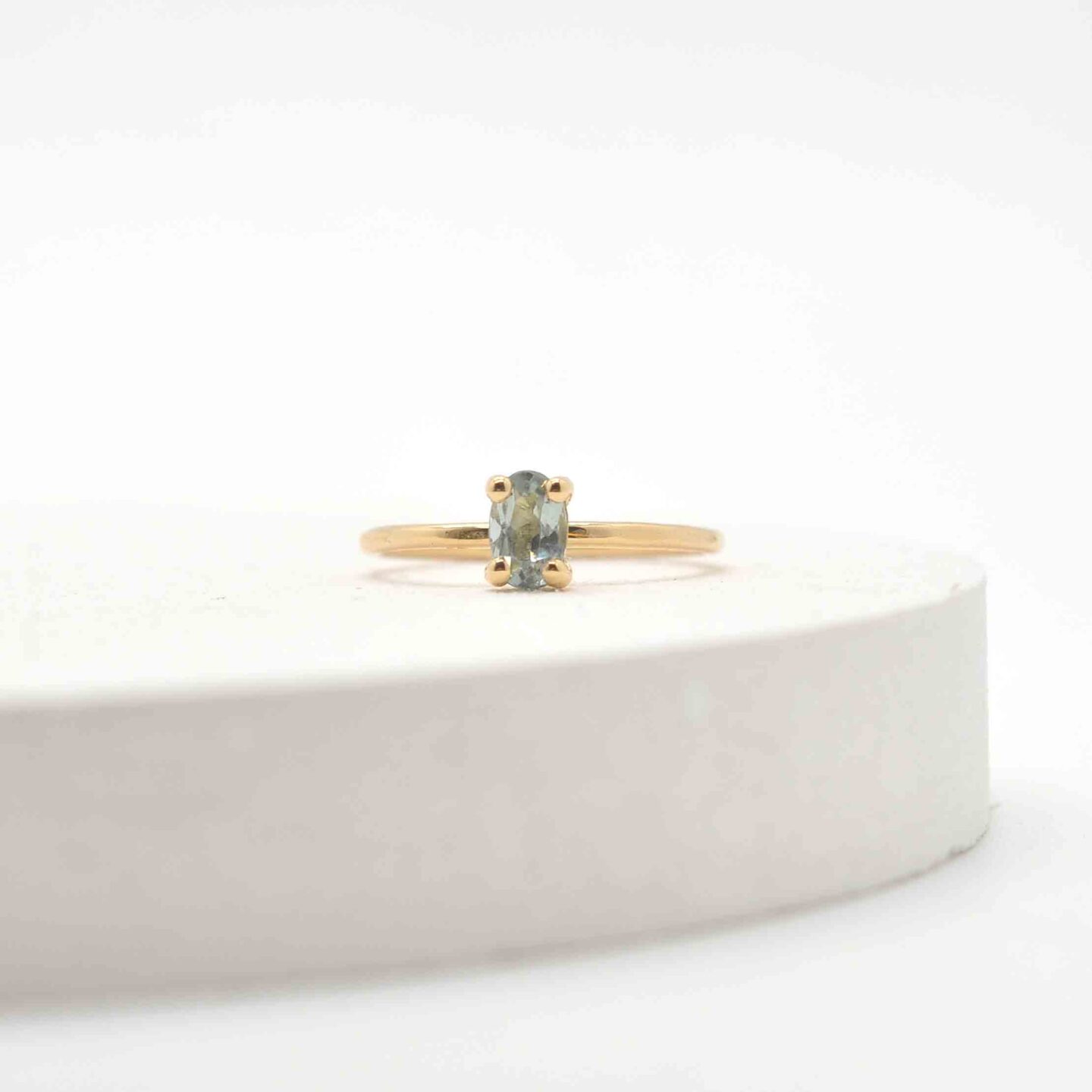 Gehamerde ring met tourmalijn