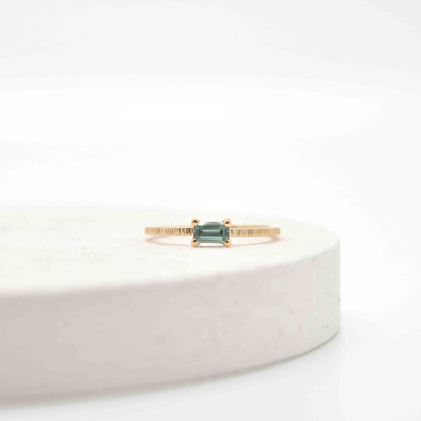 Fijn gehamerde ring met tourmalijn