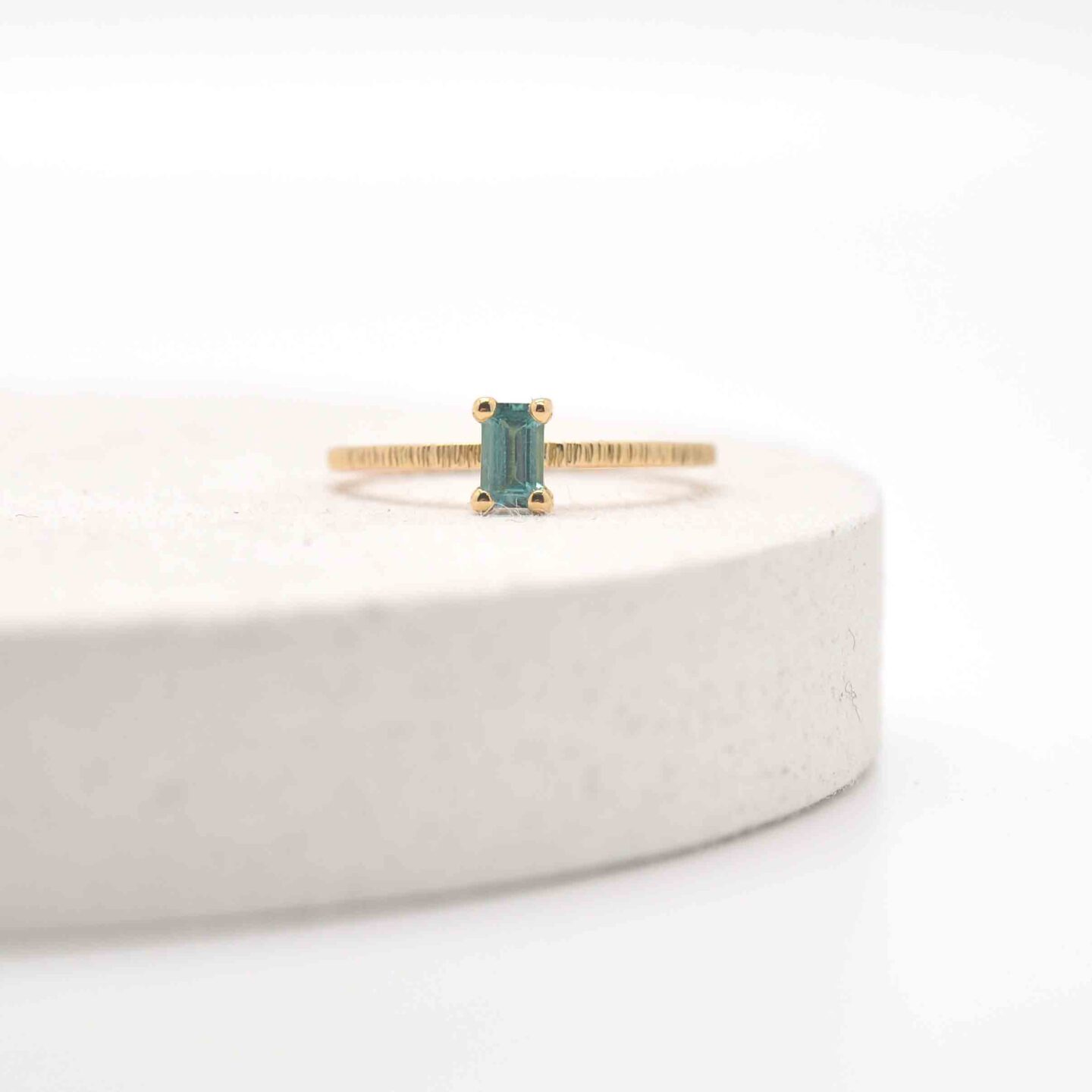 Fijn gehamerde ring met tourmalijn